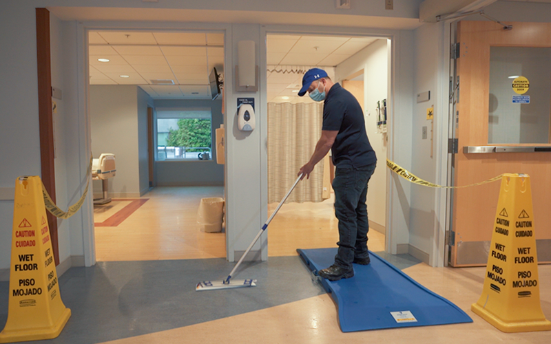 Medama-floor-care-man-standing-mopping-floor-in-hospital-on-bramp